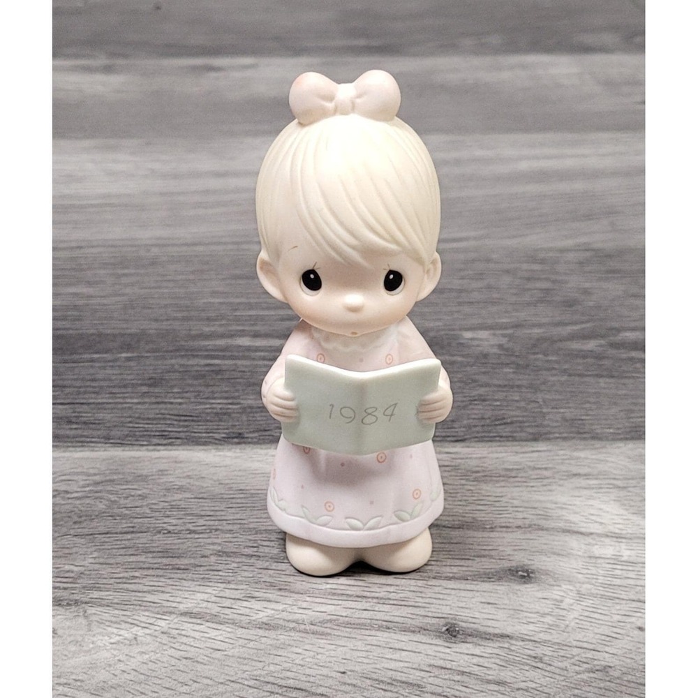 Enesco Precious Moments Figurine Wishing You A Merry Christmas 1984 E-5383